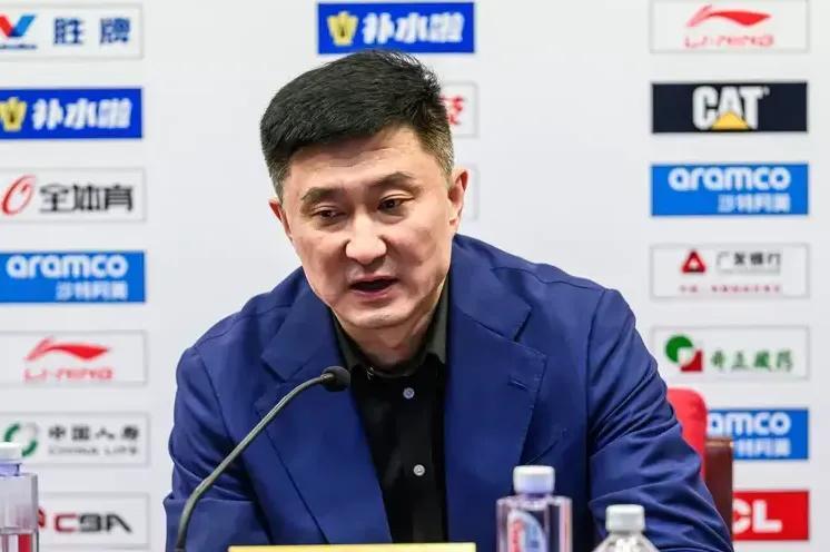 开云体育下载-胡明轩徐杰低迷原因出炉！杜锋亲承身体状态不好，要尽快调整了！